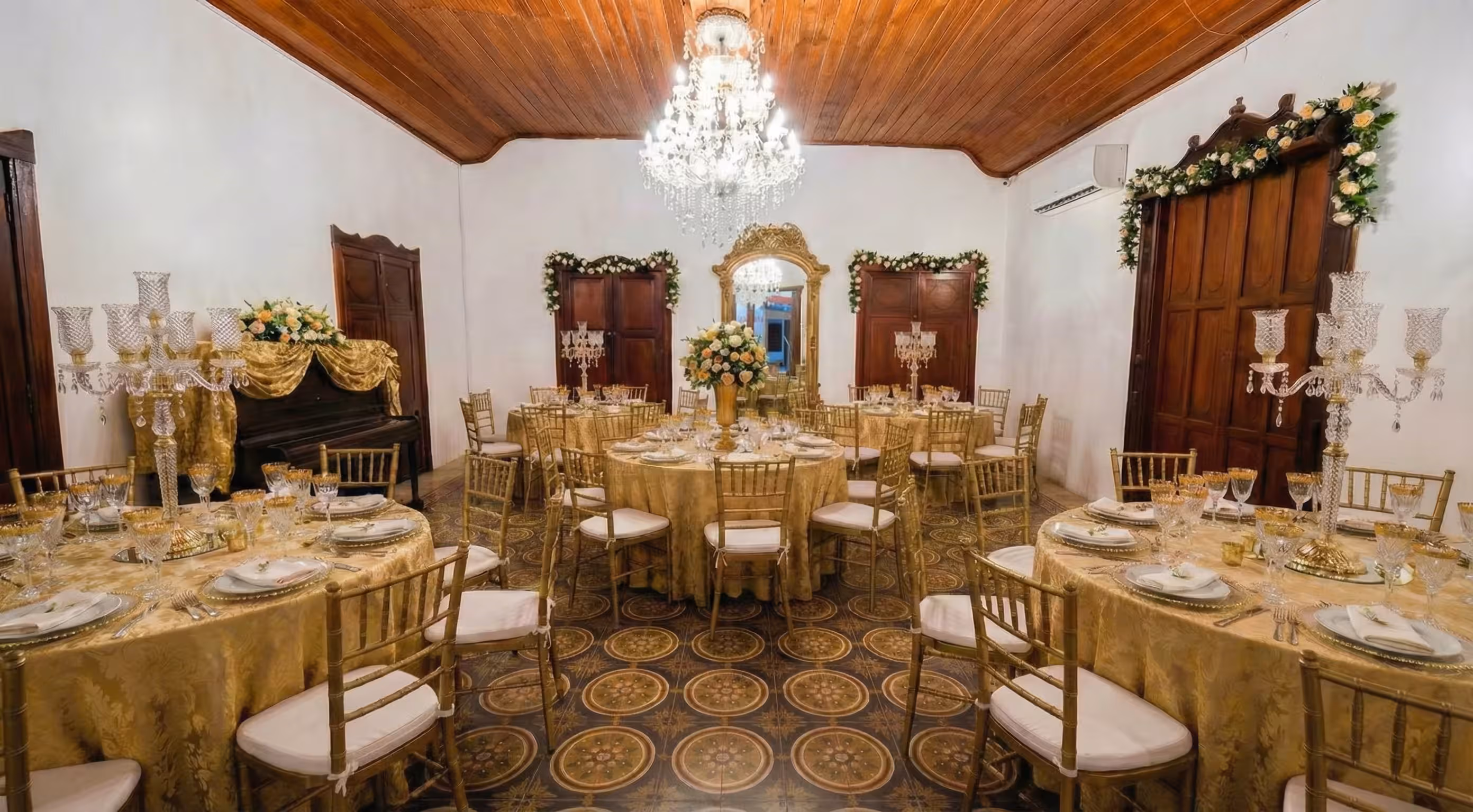 Festeja con Nosotros